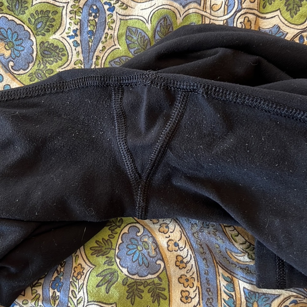 Athleta Quest Criss Cross Chaturanga Capri Leggings - Picture 8 of 11
